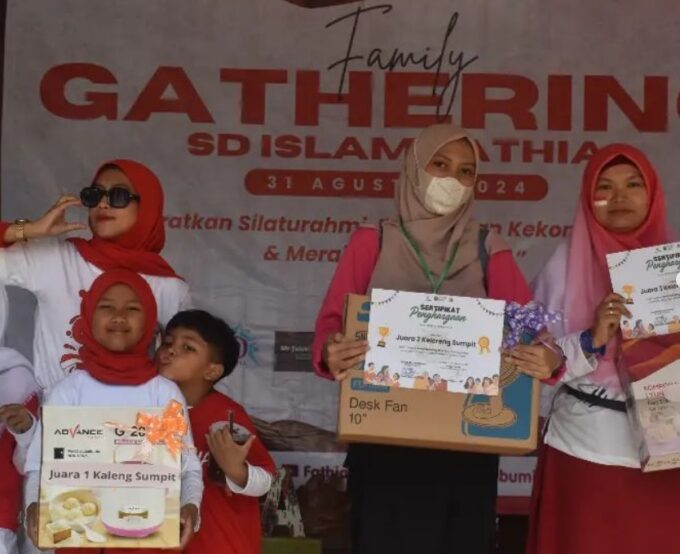 "Family Gathering" SD Islam Fathia
