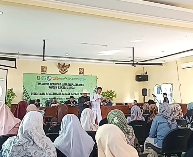 Guru SMP Islam Fathia Ikuti IHT Deep Learning MGMP Basa Sunda di Aula Disdik Kota Sukabumi