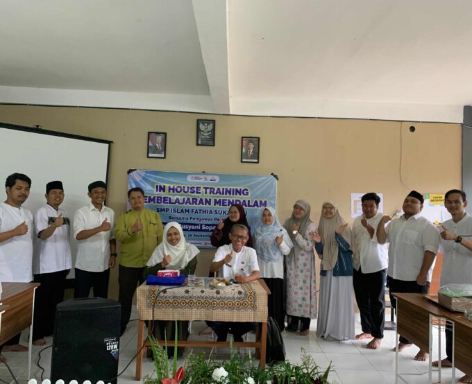 SMP Islam Fathia Kota Sukabumi melaksanakan kegiatan In House Training (IHT) dengan tema “Pembelajaran Mendalam”