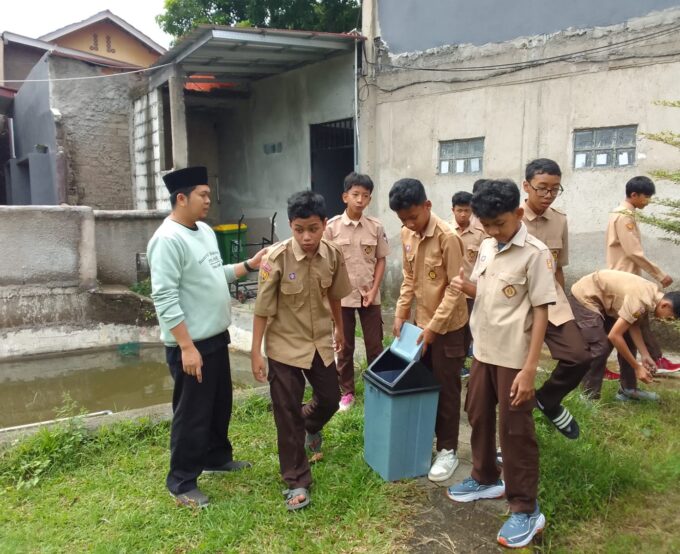 Kamis Bersih - School Clean Up Day