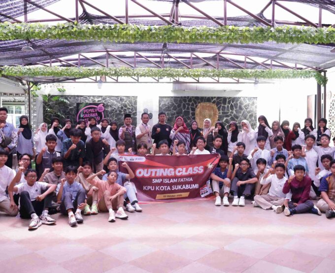 Siswa Kelas 8 SMP Islam Fathia Belajar Demokrasi Melalui Outing Class ke KPU Kota Sukabumi