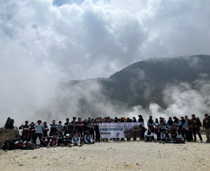 Pendakian Edukatif ke Gunung Papandayan