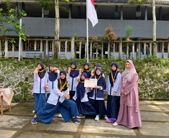 Tim Basket Putri SMP Islam Fathia Raih Juara 2 POSSTER 2025 Tingkat SMP se-Jawa Barat