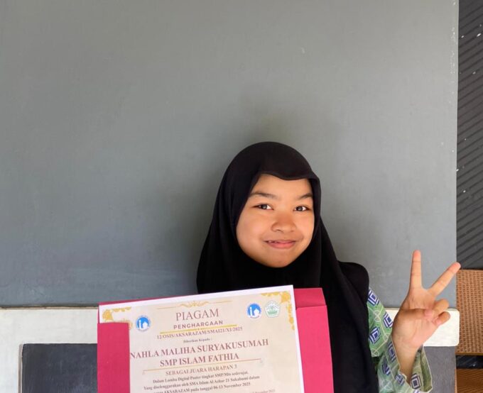 Prestasi Membanggakan, Siswa SMP Islam Fathia Raih Juara Harapan 3 Digital Poster AKSARAZAM 2025