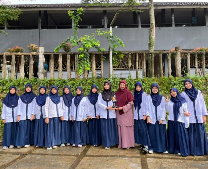 Apel Perdana dan Apresiasi kepada Tim Basket Putri SMP Islam Fathia yang berhasil meraih Juara 2 Bapora Cup 2025 Tingkat Pelajar SMP se-Kota Sukabumi