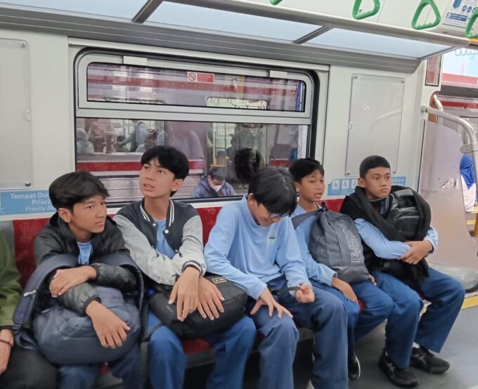 Petualangan Edukasi dengan Transportasi Umum: Field Trip Kelas 7 ke Kota Tua Jakarta