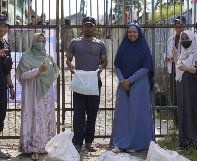 Keluarga Besar Fathia Islamic School Gelar Qurban dan Distribusi Daging untuk Masyarakat