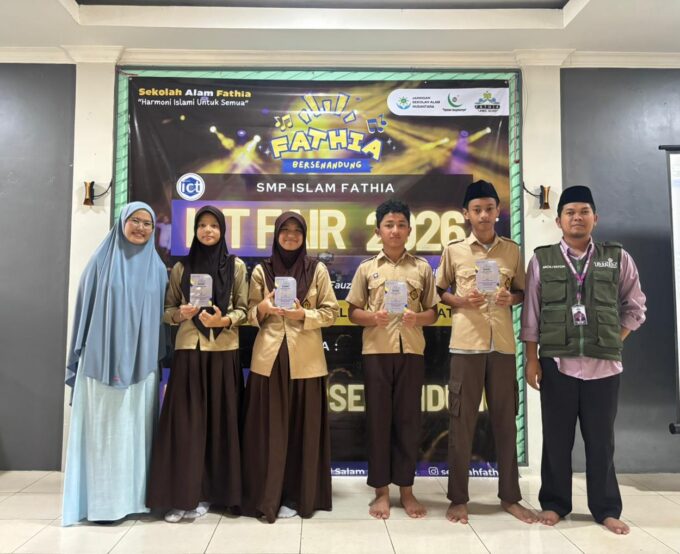 Mengukir Pesan, Mengabadikan Petualangan: Karya ICT Kelas 8 SMP Islam Fathia