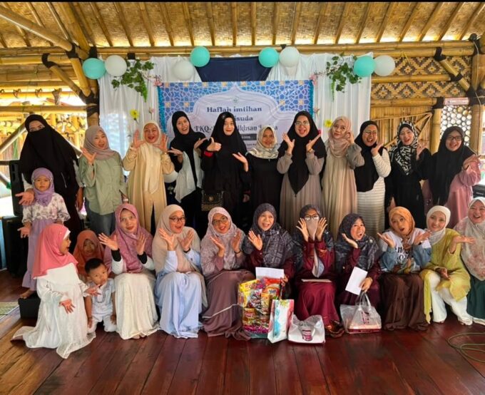 Haflah Imtihan dan Wisuda TKQ–TPQ Al-Ikhsan Fathia Tahun Ajaran 2025/2026 Berlangsung Khidmat dan Penuh Kebahagiaan